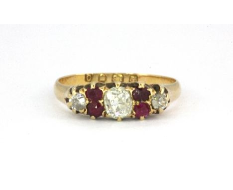 An antique 18ct gold diamond and ruby set ring ( Q )&nbsp;&nbsp;Weight - 2.6g.