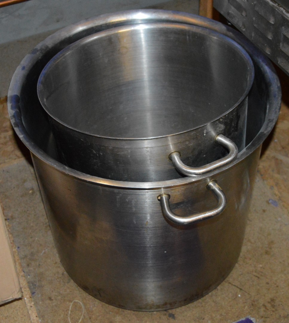 5 x Large Cooking Pans Plus Selection of Various Other Cooking