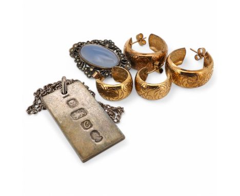A pair of engraved 9ct gold hoop earrings, diameter 22mm, a similar smaller pair of 9ct gold hoop earrings, gross 7 grams, to