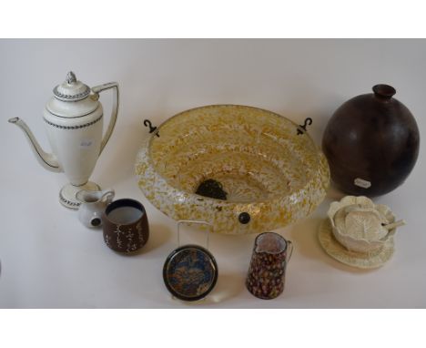 A Royal Doulton Westwood pattern part dinner and tea service, other tea and dinner wares, a Portmeirion Botanic Garden clock,