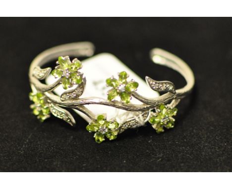 A silver and peridot bangle