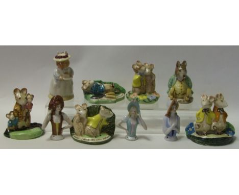 Five Beswick Kitty MacBride groups, A Family Mouse 2526, A Double Act, 2527, Lazy Bones, 2530, Just Good Friends, 2533, and G