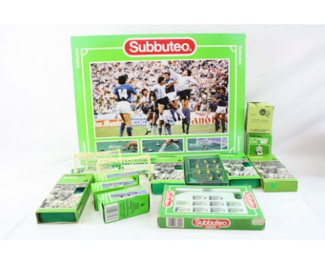 Quantity of LW Subbuteo to include 6 x boxed teams (Sheffield Wednesday 669 missing one player, Norwich City (no outer box), 