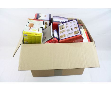 23 Boxed OO gauge trackside accessories to include 21 x Bachmann and 2 x Hornby, featuring Bachmann 44157 Pendon Waggon and H