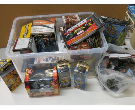 Large collection of assorted table top gaming pieces to include assorted Heroclix, Dreamblade, D&amp;D, Doctor Who Microunive