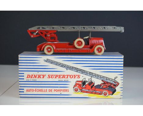 Boxed diecast Dinky Supertoys 899 Delahaye Auto-Echelle de Pompiers, made in France, with instructions in French, model vg, s