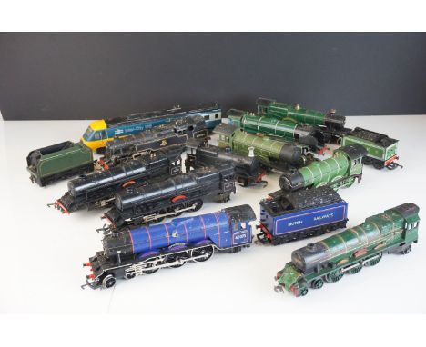 A QUANTITY OF UNBOXED AND ASSORTED TRI-ANG OO GAUGE TRANSCONTINENTAL  LOCOMOTIVES AND ROLLING STOCK