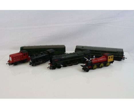 Six OO gauge locomotives to include Triang Davy Crockett, Triang R259 Britannia, Triang R35R7 D5572, Triang R157/158, Triang 