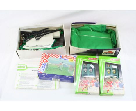 Quantity of LW Subbuteo to include 2 x boxed teams (Tottenham &amp; Tottenham 2nds), boxed USA 94 goals, loose players, balls
