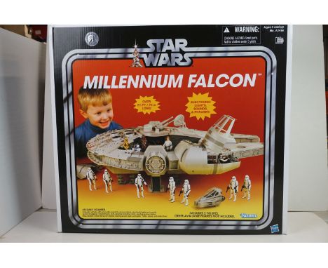 Star Wars - Kenner Hasbro A1466 Star Wars The Vintage Collection Toys 'R' Us Exclusive Millennium Falcon, complete with outer