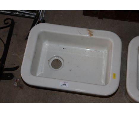 A small Twyfords hand basin