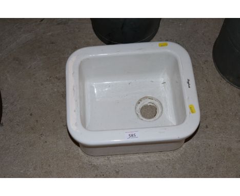A small Twyfords hand basin