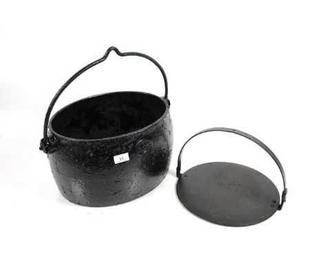 Small Cast Iron Cauldron/Gypsy Pot/Camp Oven - Hammered Lid for