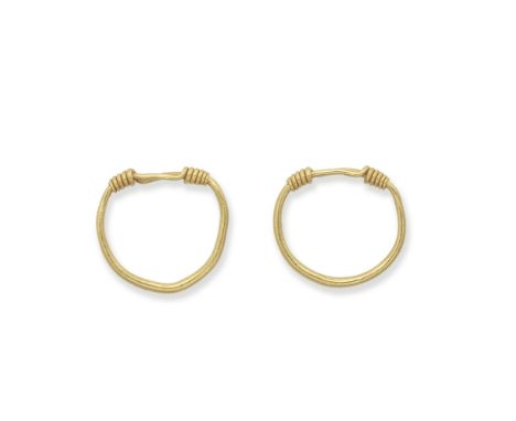  A pair of gold hoop rings Circa 3rd-1st Century B.C. - 3rd Century A.D.Of tubular cross-section with tapering terminals, sec