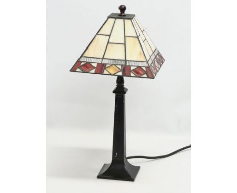 A tall Tiffany style table lamp. 26x26x56cm 