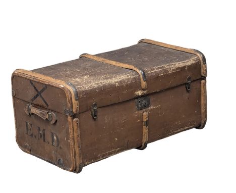 An Early 20th Century trunk. 85x51x42cm 
