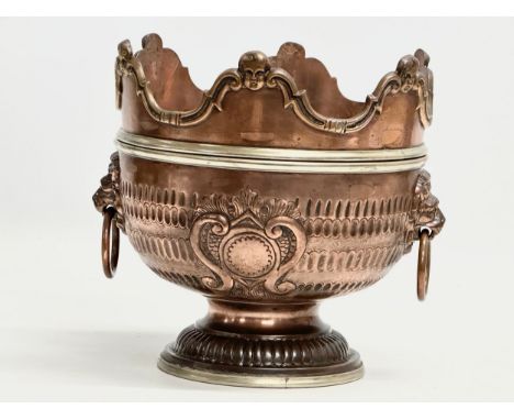 A good quality Late 19th Century copper monteith bowl. With removable crown and lion mask ring handles. 22x20x20cm 