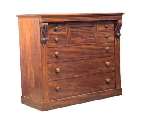A large Victorian mahogany chest of drawers. Scotch style. 132x60x115cm(2) 