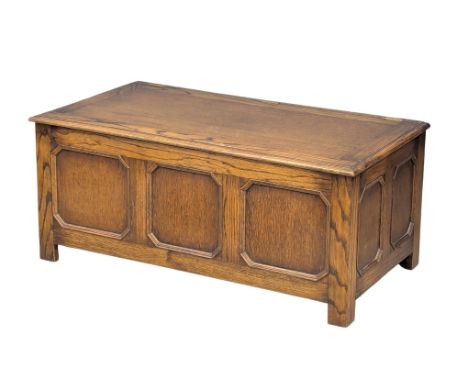 A vintage oak storage box. 101x54x44cm(4) 