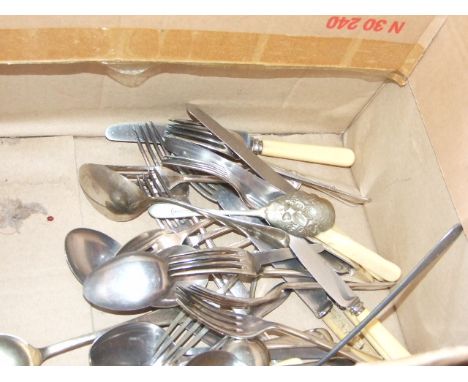 BOX CUTLERY LAMP GLASS LAMPSHADE &amp; RED BOX