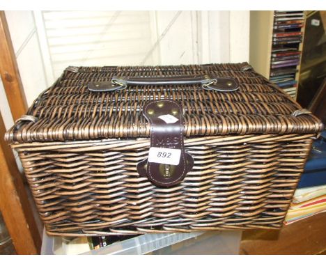 M &amp; S LIDDED WICKER BASKET