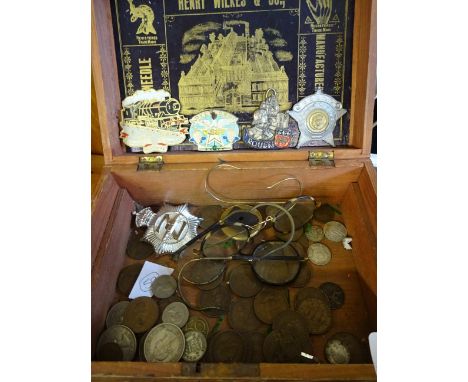 WOODEN BOX CONTAINING COINS BADGES AND 2 PAIRS OF VINTAGE SPECTACLES WITH MARKED 10CT