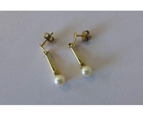 A 9ct drop earrings set with pearl and diamond, approx 2.3 grams, pearl diameter approx 5mm, in good condition 