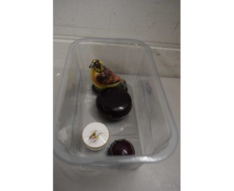 SMALL PLASTIC BOX CONTAINING MINIATURE ROYAL WORCESTER PILL BOX AND COVER, THE COVER PAINTED WITH A BIRD, FURTHER ENAMEL MODE