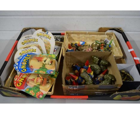 BOX CONTAINING A COLLECTION OF VARIOUS MODEL GNOMES TO INCLUDE RANGE OF ENGLISH MINIATURES, CAST METAL GNOMES, VARIOUS BRASS 