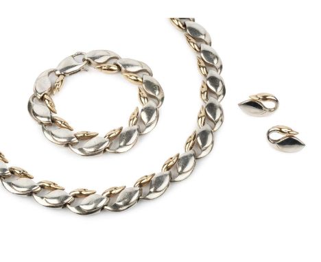 Brett PayneSilver and 9ct gold swan-link necklace, bracelet and ear studs suitesigned 'BP', Sheffield hallmarks for 199646cm,