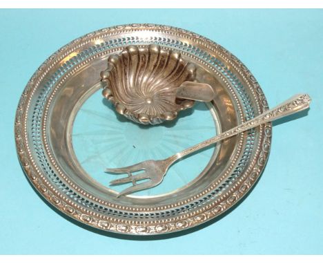 An American sterling silver shallow circular dish with pierced decoration and glass base, stamped Frank M Whiting, Sterling '