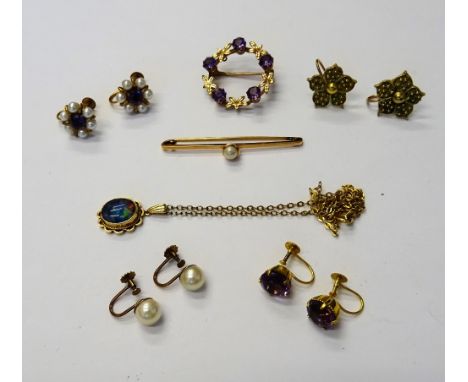 A gold and amethyst brooch, designed as a wreath, claw set with five circular cut amethysts, a pair of gold, amethyst and cul