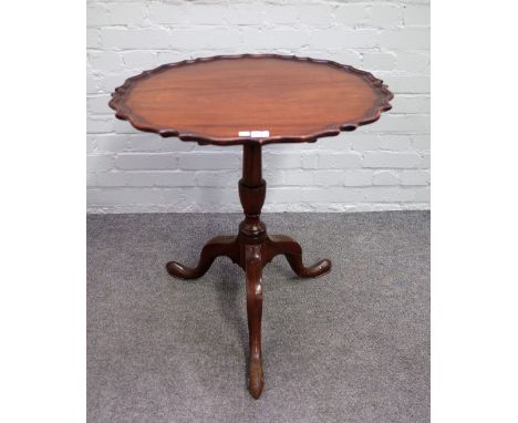 A George III mahogany pie-crust snap top tripod occasional table, 65cm diameter x 70cm high.