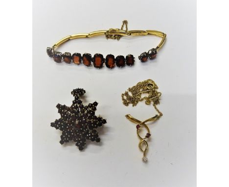 A garnet bracelet, in a sprung bar link design, detailed 585, mounted with a row of graduated cushion shaped garnets, a Bohem
