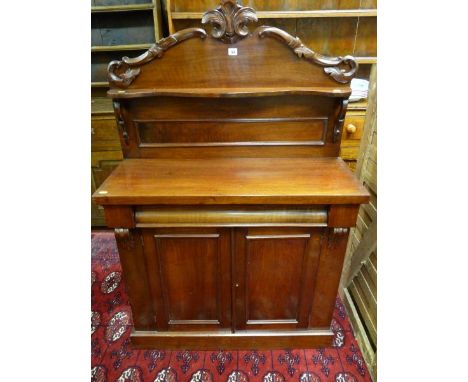 A NEAT VICTORIAN MAHOGANY CHIFFONIER, carved and panelled back with shaped shelf over a rectangular top, single frieze drawer