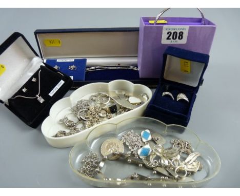 AN ASSORTMENT OF SILVER AND WHITE METAL JEWELLERY, mainly modern bracelets, brooches and rings to include a pair of silver an