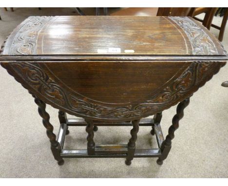 A NEAT CARVED OAK BARLEY TWIST GATE LEG TABLE, 66 cms high, 64.5 cms wide, 29 cms deep closed