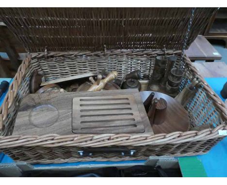 A Wicker hamper of treen