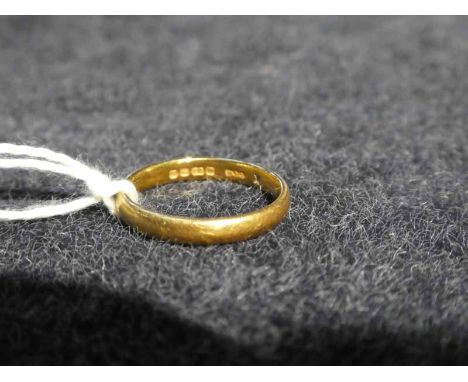 A 22ct gold band  Size K 2.7g