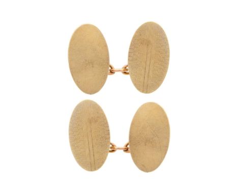 A 9ct engine turned pair of oval cufflinks. 4.8g.