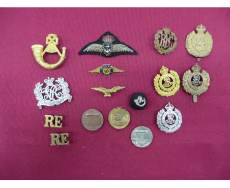 including silvered and gilt RAF Padre (brooch fitting) ... KC brass RFC (1 lug absent) ... Gilt RAF eagle (blades) ... QC bul