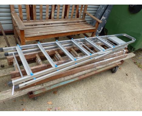 A WOODEN EXTENDING LADDER TOGETHER WITH A LARGE ALLUMINIUM STEP LADDER (2)