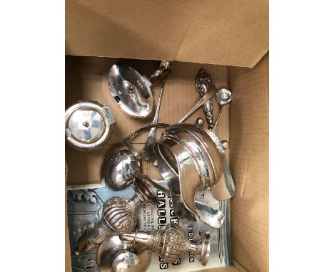 A GEORGIAN HALLMARKED SILVER CREAM JUG, A PAIR OF SALT AND PEPPER POTS, A MUSTARD POT, PRESERVE JAR WITH SILVER MOUNTS, SILVE