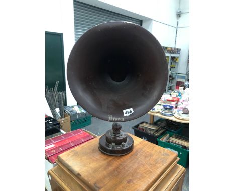 A VINTAGE H Q AMPLIFIER GRAMOPHONE HORN.