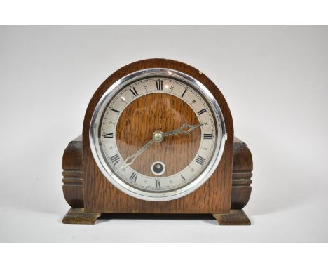 A Mid 20th Century Oak Cased Mantle Clock by Davall, 18.5cm wide 