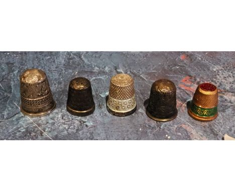 A silver thimble, London 1905;&nbsp; others;&nbsp; a gilt and enamel thimble (5) 