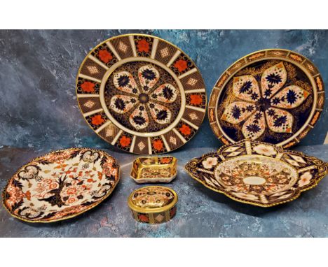 A Royal Crown Derby 1128 dinner plate, second;&nbsp; a 1128 oval trinket pot and cover, first;&nbsp; a similar shaped rectang