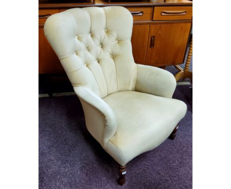 A Victorian style button back nursing chair, turned mahogany legs, 20th century 