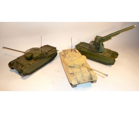  * Britains Armoured Vehicles set 2150, Centurion Tank dark green finish (G-F, replacement aerials, gun barrel very slightly 