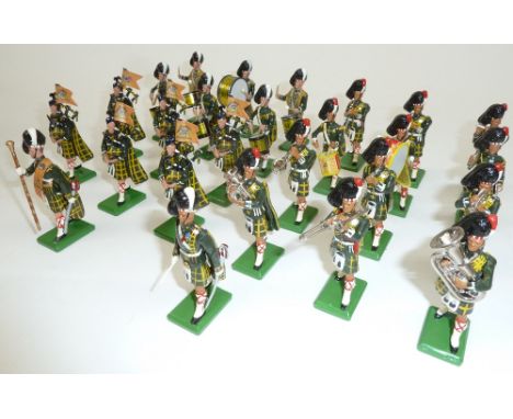 Britains New Metal Gordon Highlander Bands for Hamleys Highland Pipe Band and Regimental Band in original boxes (E, boxes VG)